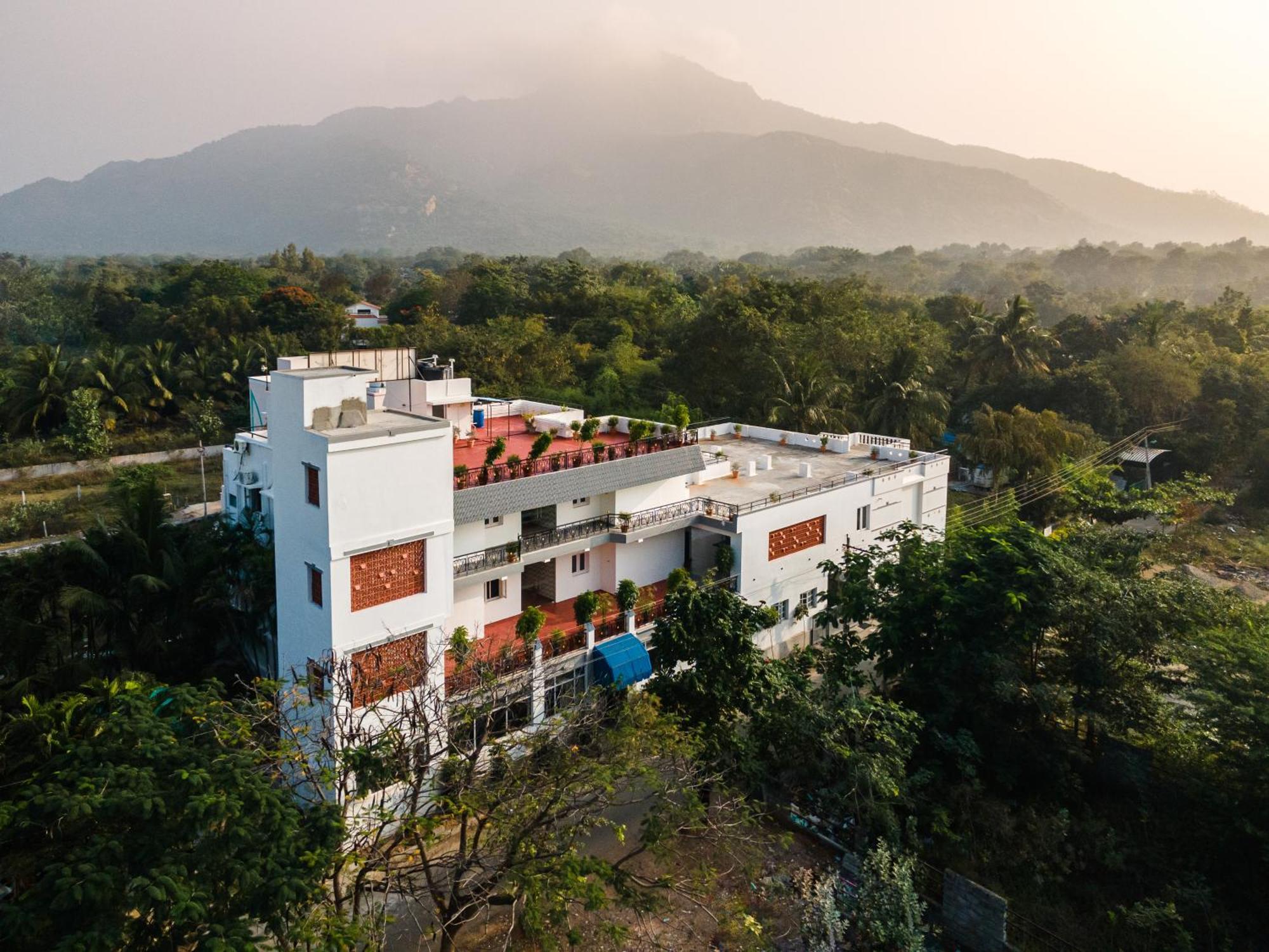 Ashreya Suites Tiruvannāmalai Exterior foto